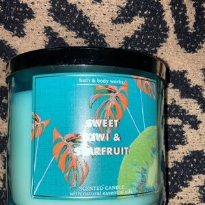 New 3 Wick Candle Seeet Kiwi & Starfruit
